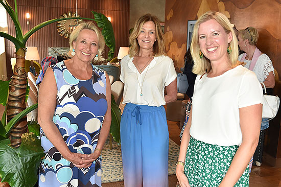 Mon Müllerschön, Marianne Wille und Tochter Julia Dengler Fashion meets Art im Ingolstadt Village in Ingolstadt am 28.07.2020 Foto: BrauerPhotos / G.Nitschke